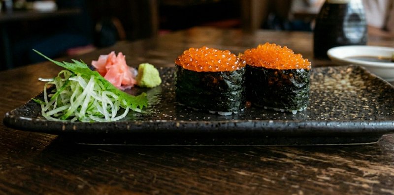 Ikura (lososový kaviár) nigiri