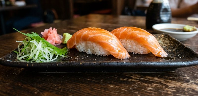 Sake (losos) nigiri